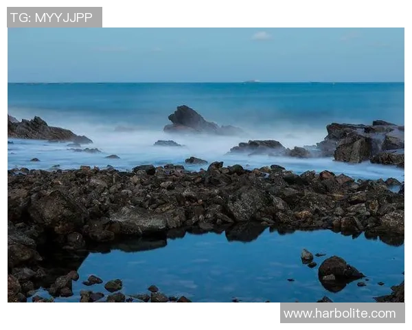 大海的波涛与足球的激情交织成梦想的旅程