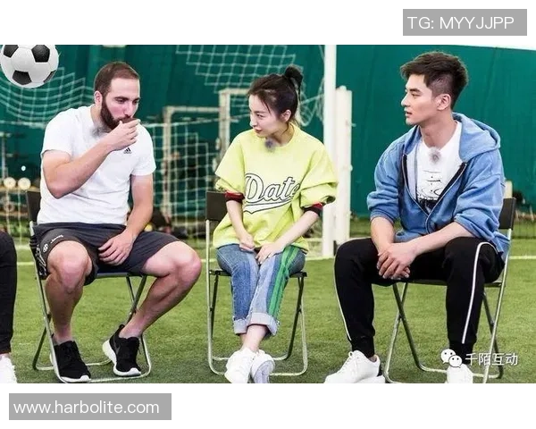 吴昕在足球城的奇妙之旅与法语交流的精彩瞬间